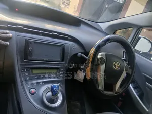 Toyota Prius IV 2011 White