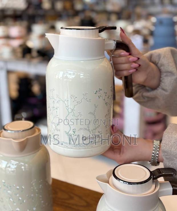 Aesthetic 2l Neutral Tone Vacuum Flasks - thumbnail 3