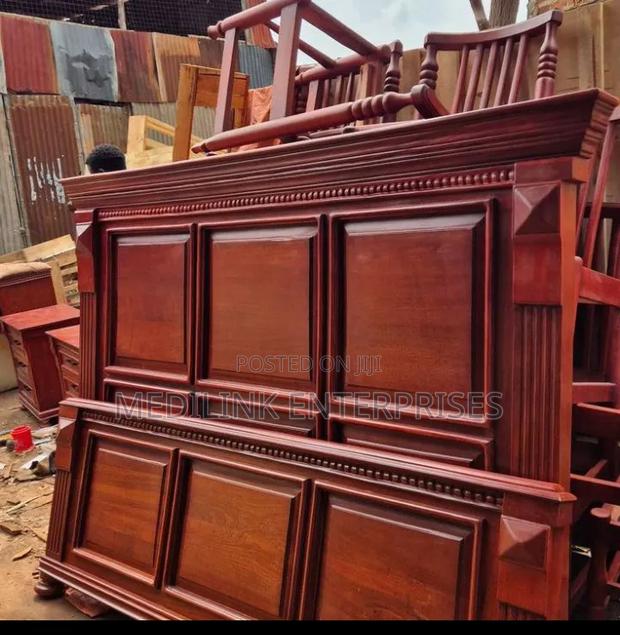 Boxed Ax Solid Chocolate Mahogany Bed (6*6) - main view