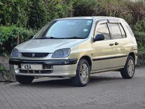 Toyota Raum 1.5 FWD 2000 Silver