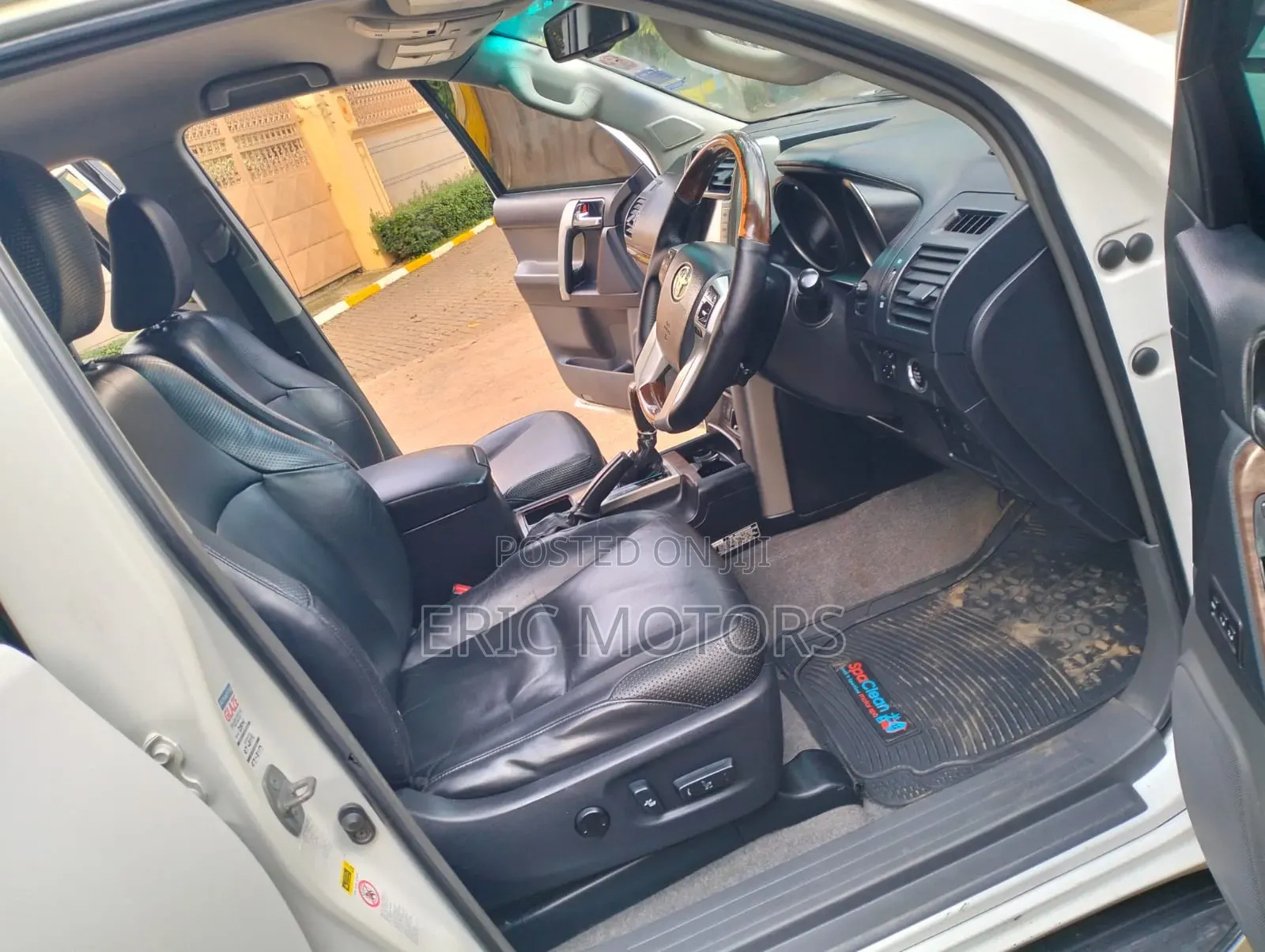 Toyota Land Cruiser Prado 2011 White