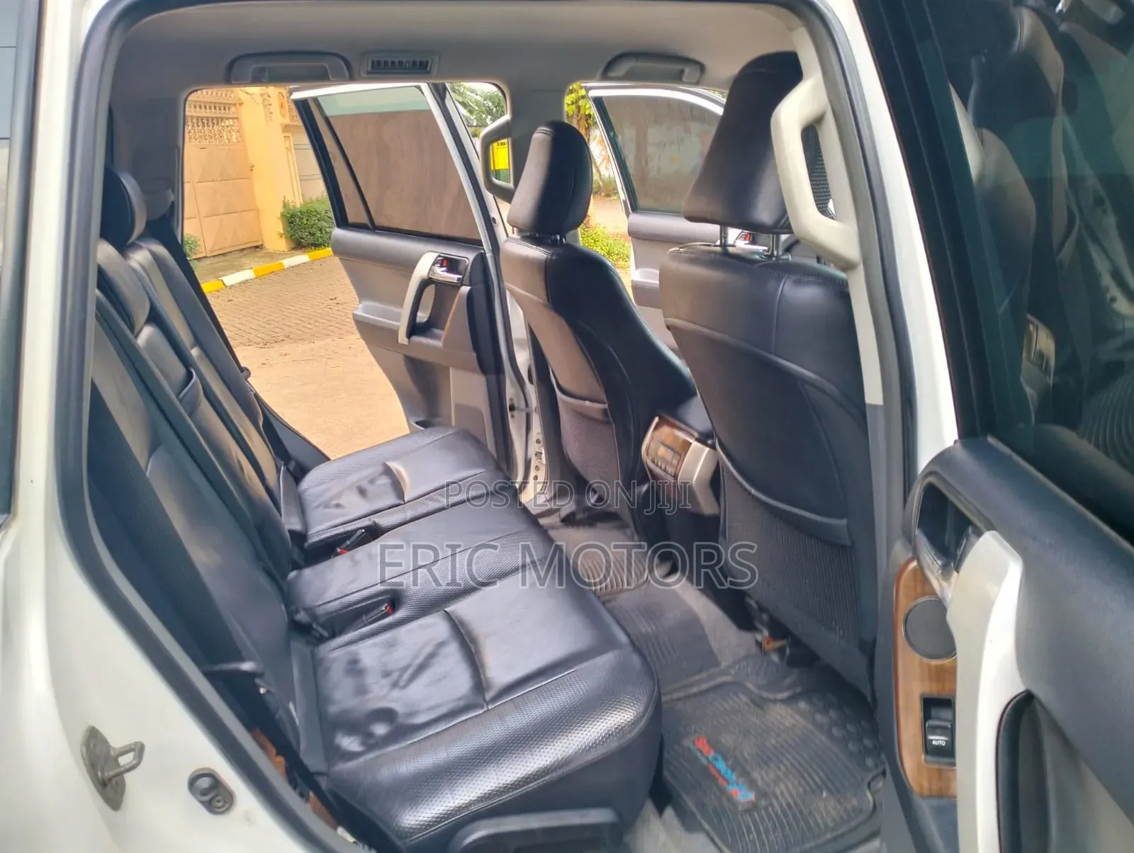 Toyota Land Cruiser Prado 2011 White