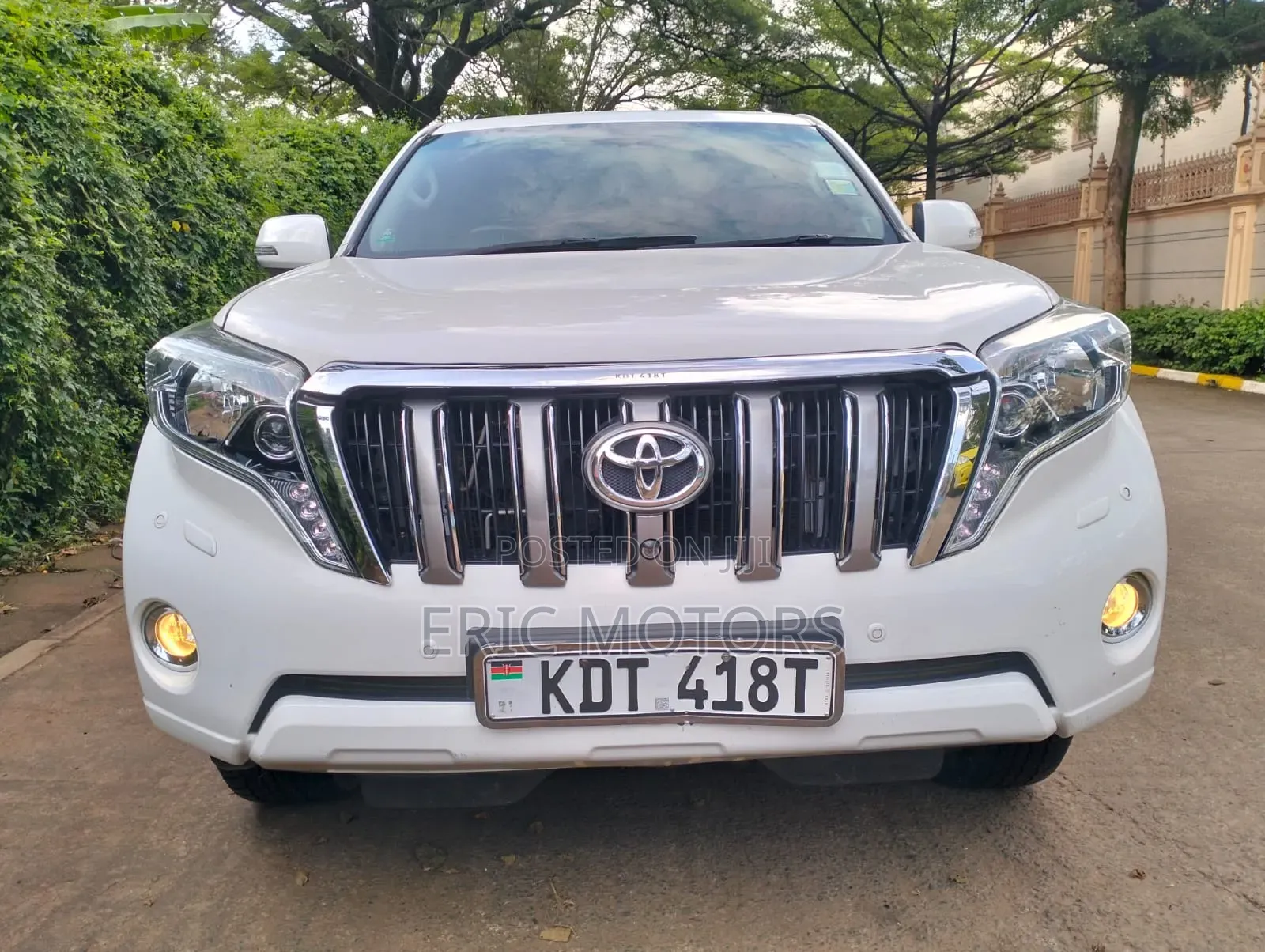 Toyota Land Cruiser Prado 2011 White