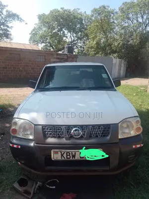 Nissan Hardbody 2010 White