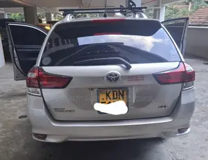 Toyota Corolla Fielder 1.5 Hybrid FWD 2016 Silver