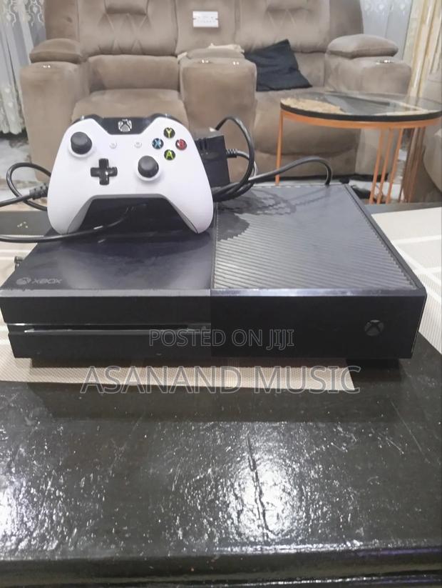 Used Xbox One With One Pad