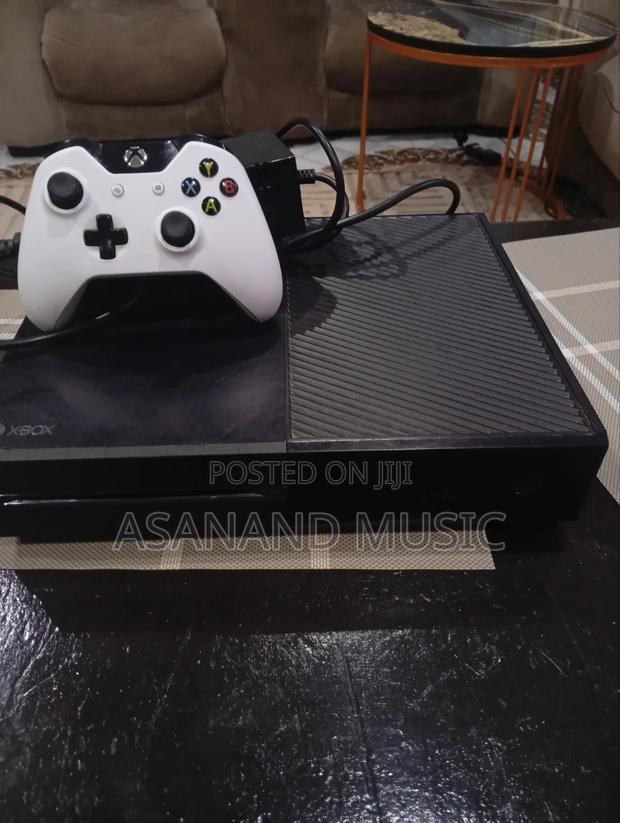 Used Xbox One With One Pad - thumbnail 2