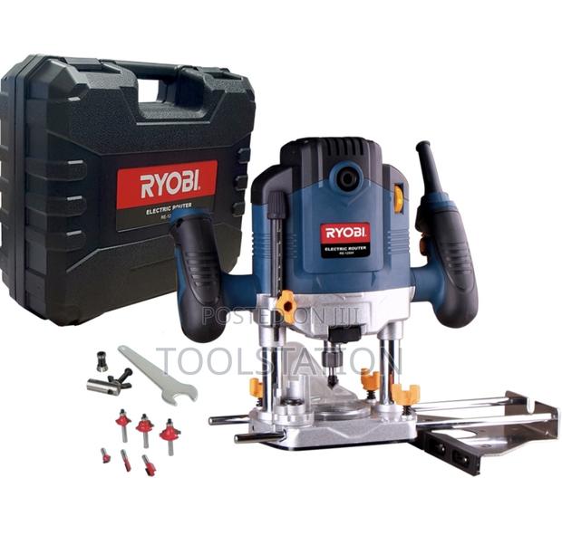 Router With 6 Bits and Carry Case Depth 1200w Re -