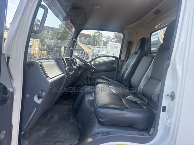 Isuzu NQR KDJ 2023 White - thumbnail 4