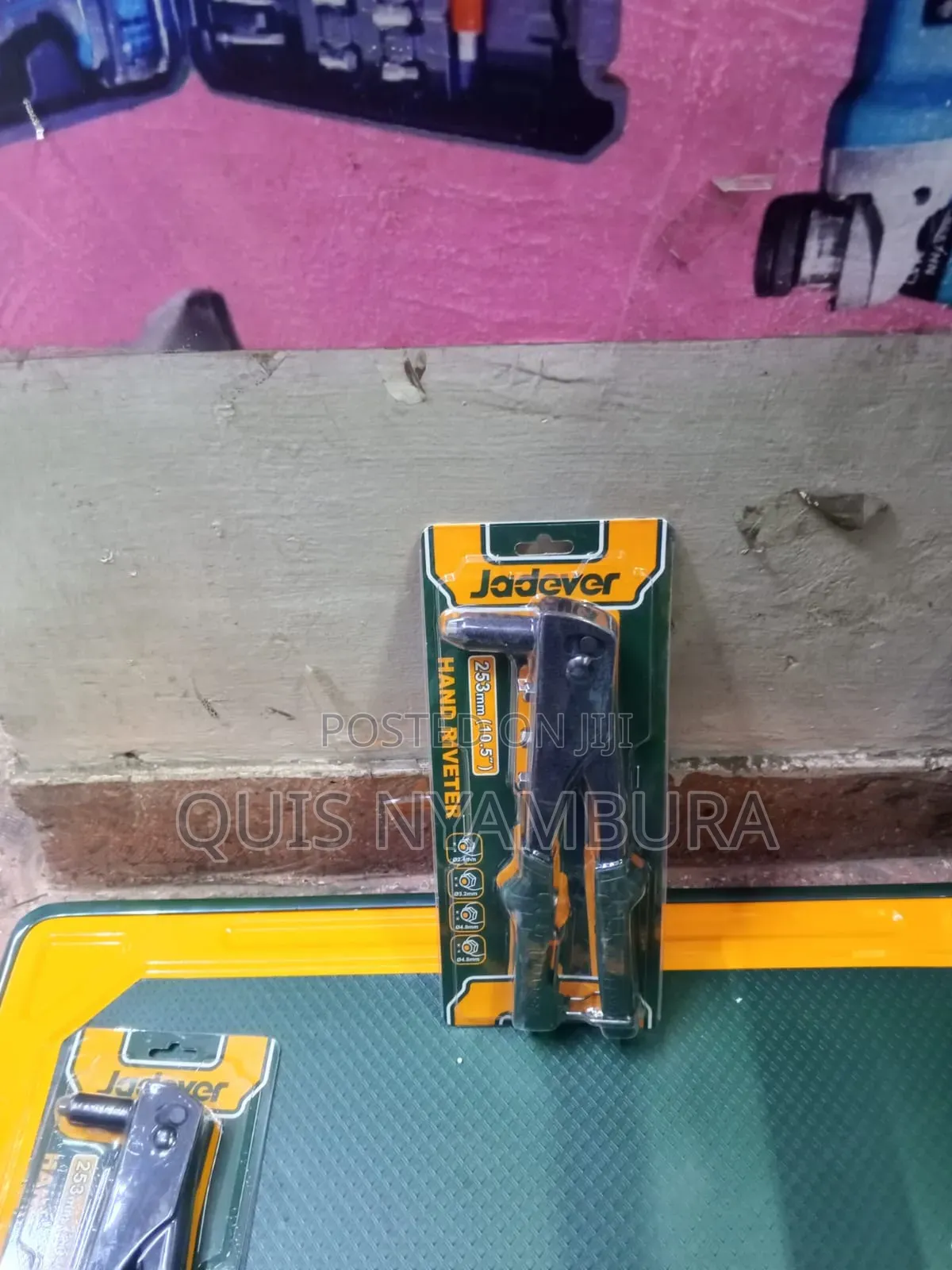 Hand Riveter 10.5 Inch .