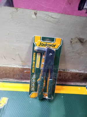 Hand Riveter 10.5 Inch .