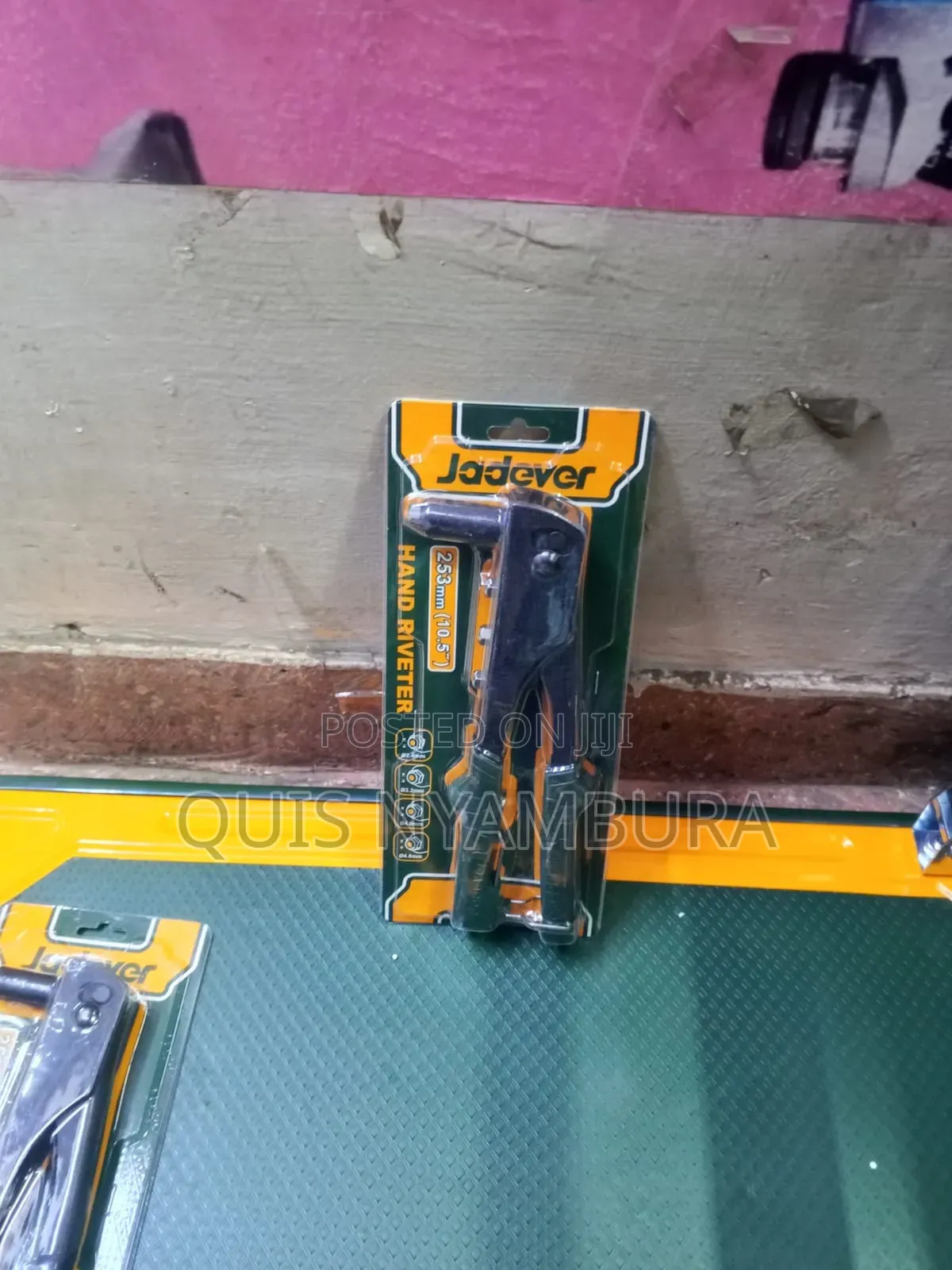 Hand Riveter 10.5 Inch .