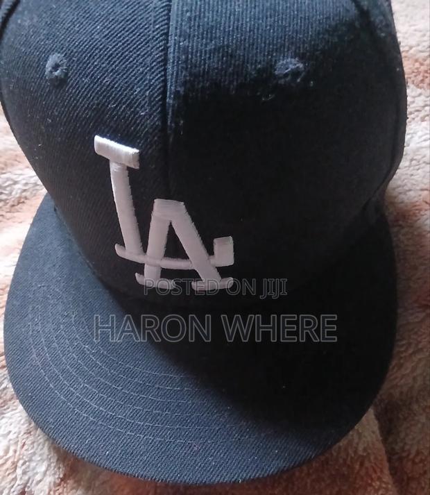 Hat La in Good Condition - main view