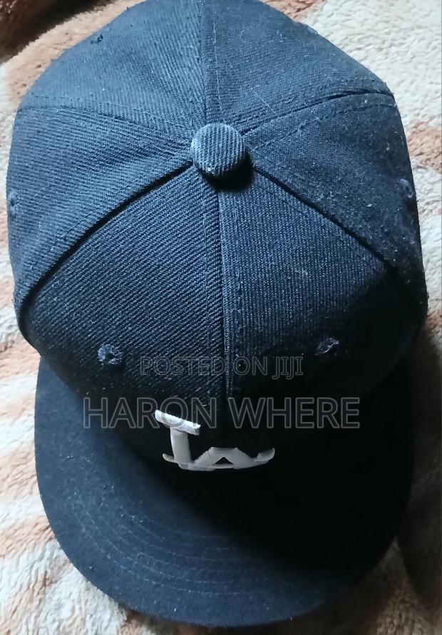 Hat La in Good Condition - thumbnail 3