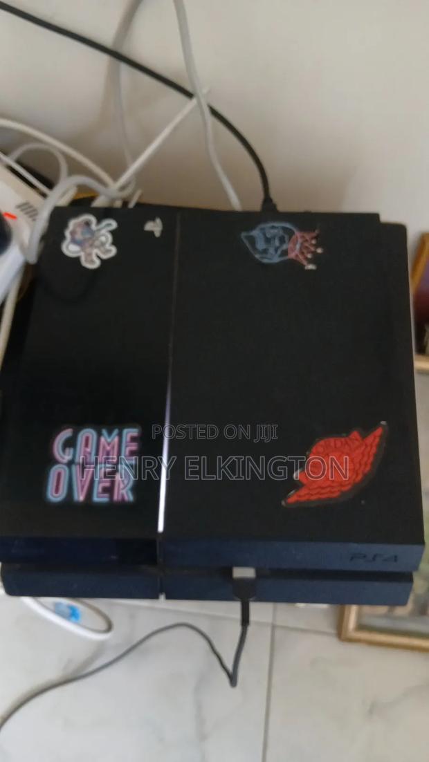 Clean Ps4 for Sale With 3 Pads - thumbnail 3