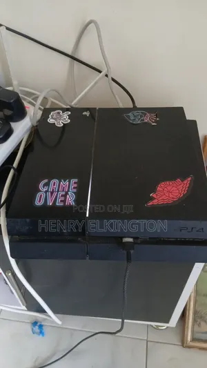 Clean Ps4 for Sale With 3 Pads
