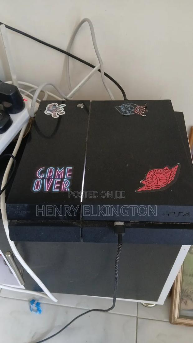 Clean Ps4 for Sale With 3 Pads