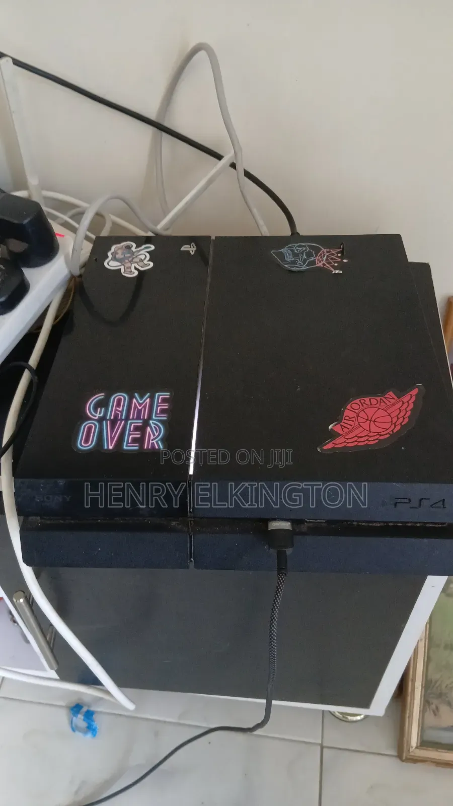 Clean Ps4 for Sale With 3 Pads