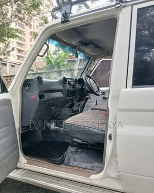 Toyota Grand HiAce 2011 White