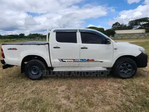 Toyota Hilux 2012 White