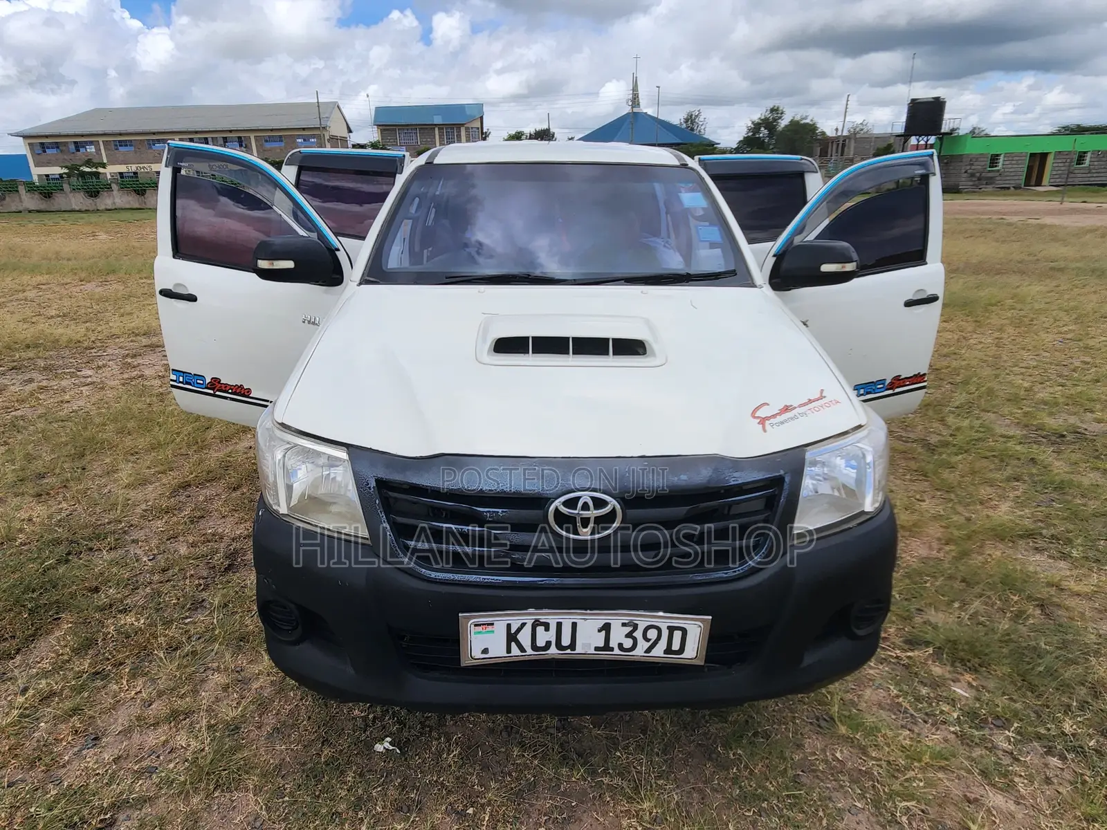 Toyota Hilux 2012 White