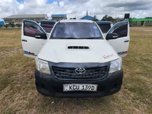 Toyota Hilux 2012 White