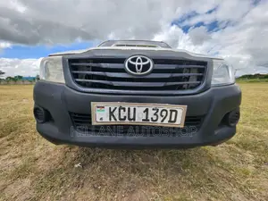 Toyota Hilux 2012 White