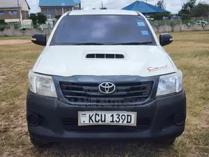 Toyota Hilux 2012 White