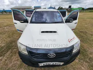 Toyota Hilux 2012 White