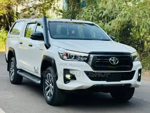 Toyota Hilux 2018 White