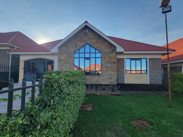 3bdrm Bungalow in Kenyatta Road for rent