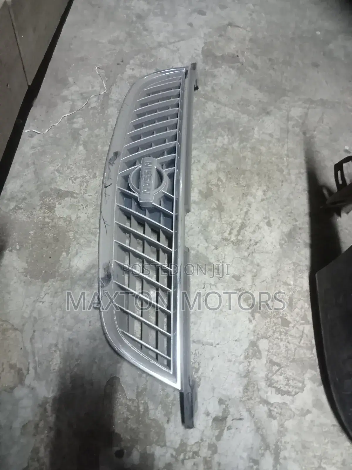 Nissan Sunny B15 Grille