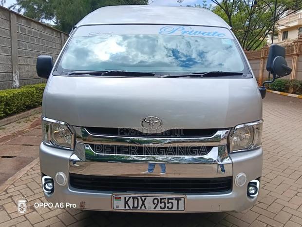 Toyota HiAce 2017 Silver - thumbnail 3