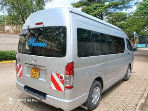 Toyota HiAce 2017 Silver