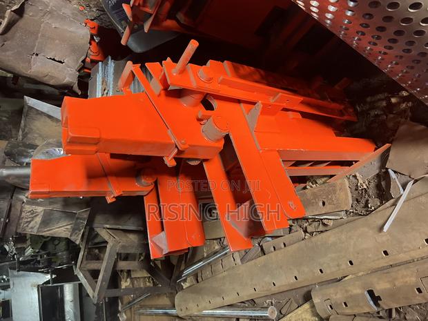 Bricks Making Makiga Interlocking Machine.