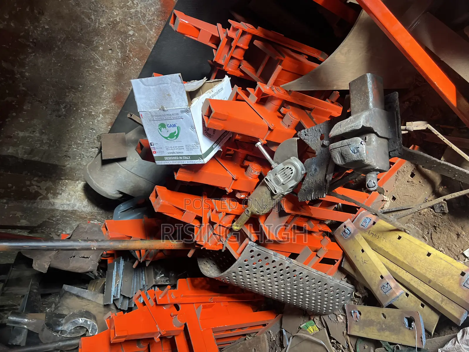 Bricks Making Makiga Interlocking Machine.