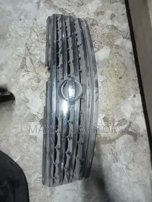 Grill Nissan Fuga Y50