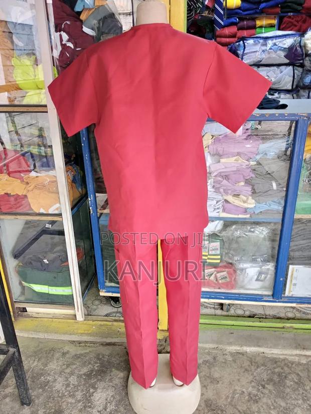 Red Scrubs - thumbnail 3