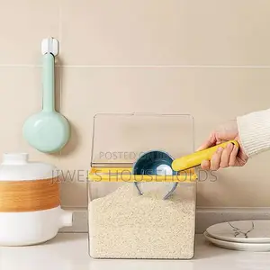 Scooping Spoons With Sealing Clip