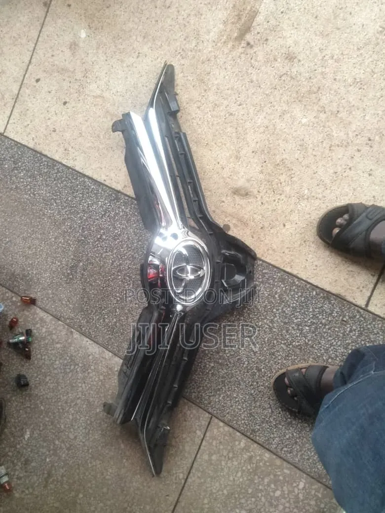 Toyota Auris Grill