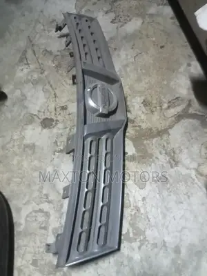 Grille Nissan Wingroad Y12