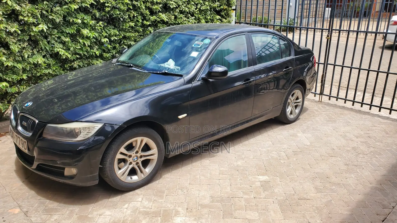 BMW 318i 2009 Black