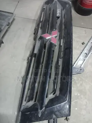 Grille Pajero Shogun V73
