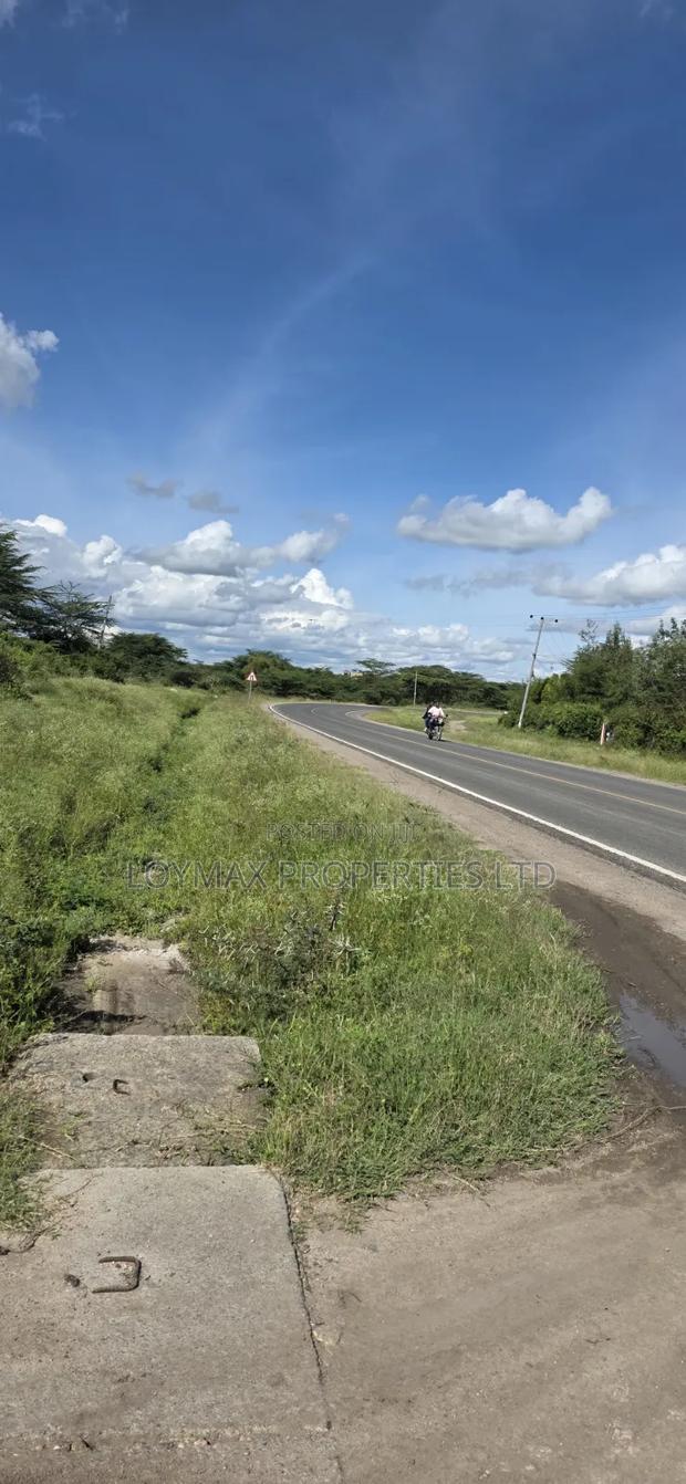 10 Acres Touching Tarmac Isinya on Quick Sale.