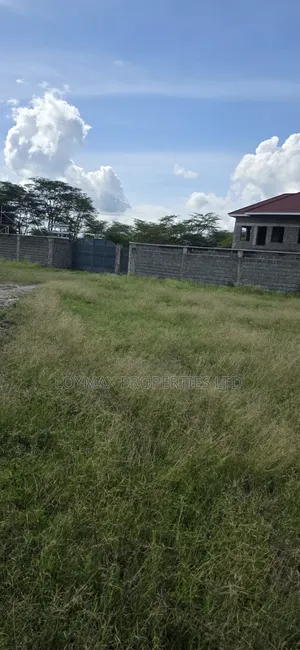 10 Acres Touching Tarmac Isinya on Quick Sale.