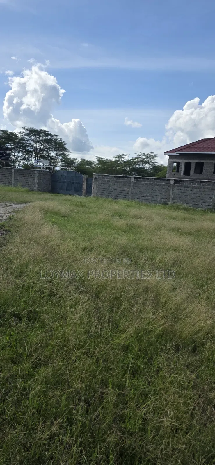 10 Acres Touching Tarmac Isinya on Quick Sale.