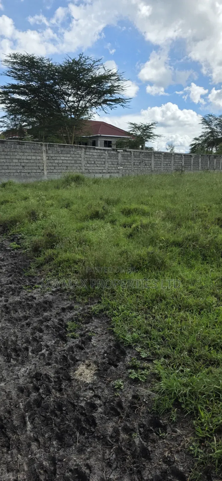 10 Acres Touching Tarmac Isinya on Quick Sale.