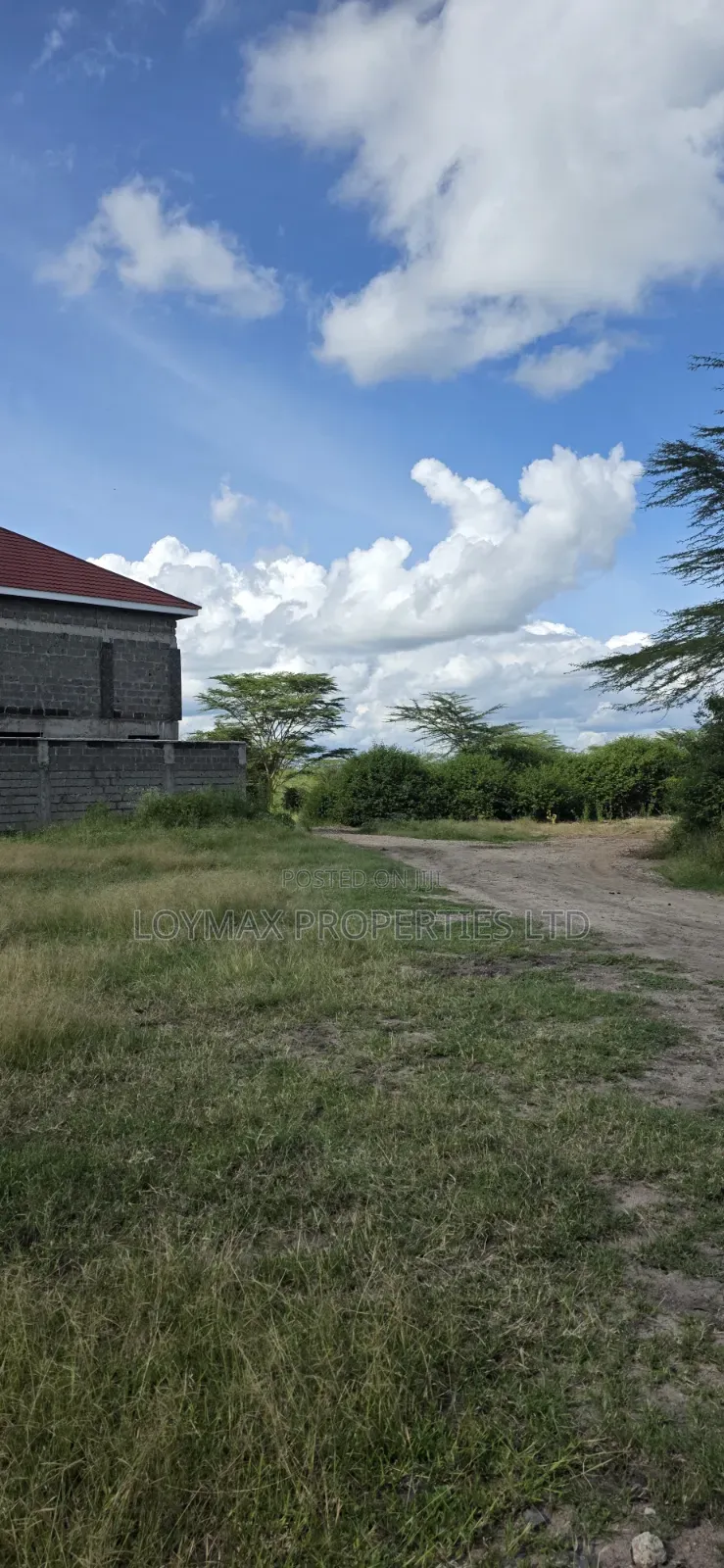 10 Acres Touching Tarmac Isinya on Quick Sale.