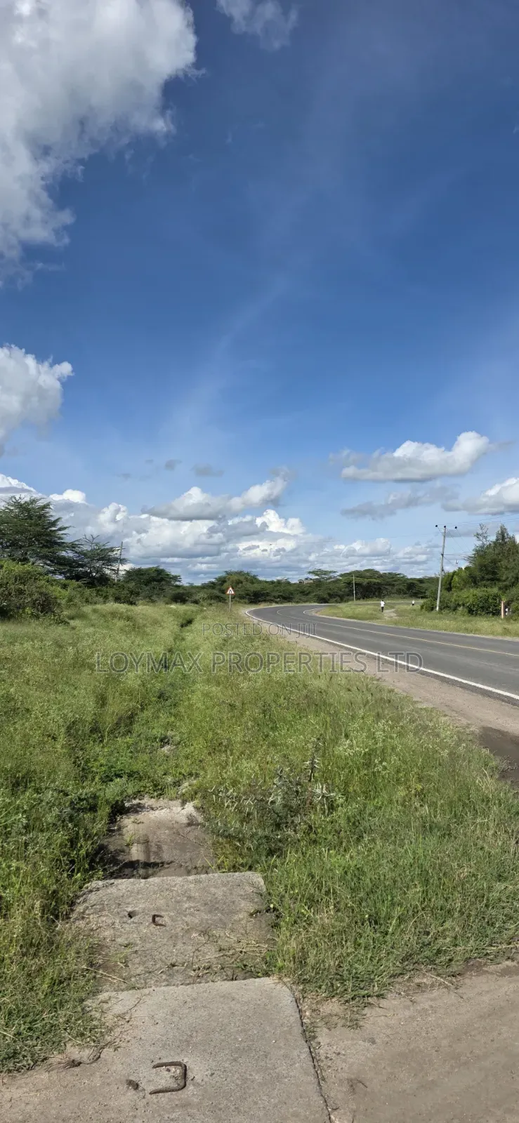 10 Acres Touching Tarmac Isinya on Quick Sale.
