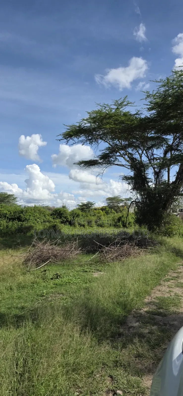 10 Acres Touching Tarmac Isinya on Quick Sale.